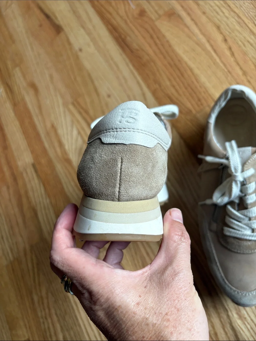 Paul Green size 8 like new Judy sneaker Neutral Beige Suede